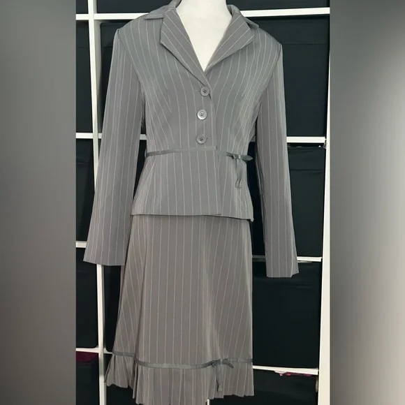 Periwinkle Women’s Suits Size 10 - Picture 2 of 10